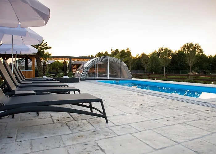 Villa Helenowka Agro & Komorow (Ostrzeszow)